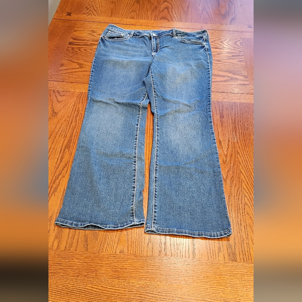 Apt. 9 Women's Blue Jeans With Bedazzled Pockets 18W - Picture 2 of 4